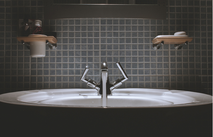 repairman-app-modern-sink-running-water