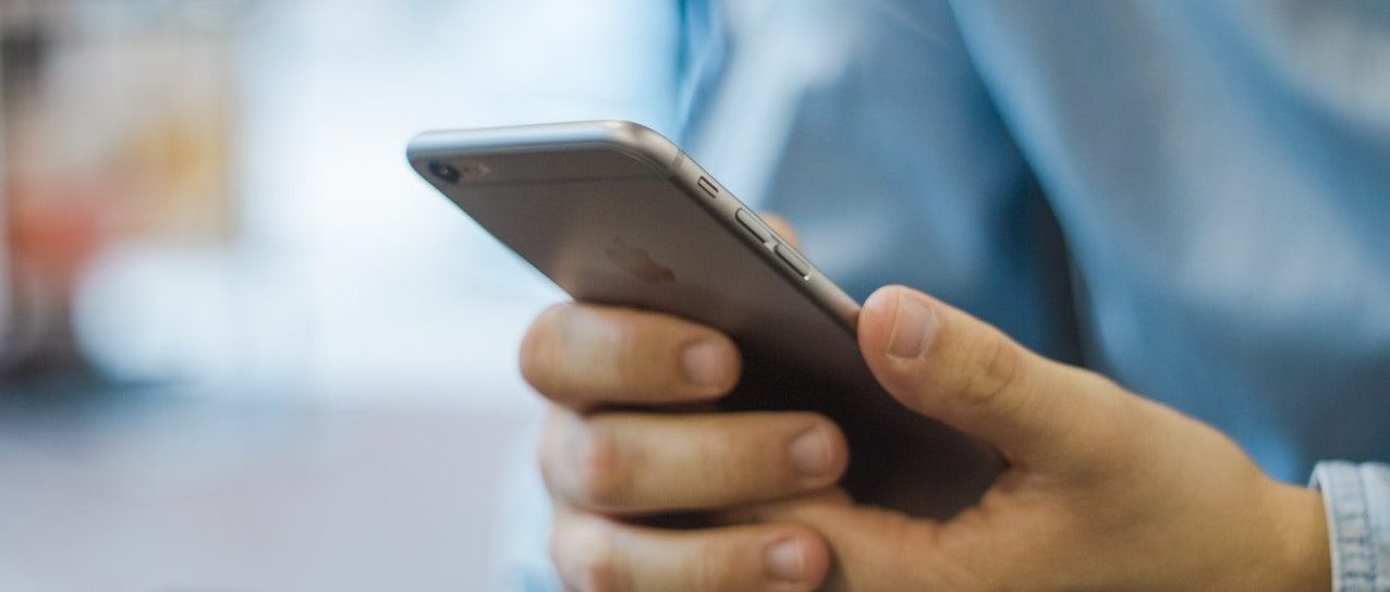repairman-app-blue-shirt-phone
