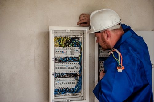 repairman-app-choosing-right-electrician